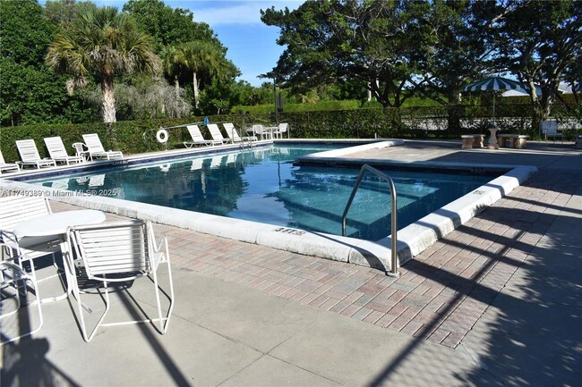 Building Photo - 454 Lakeview Dr