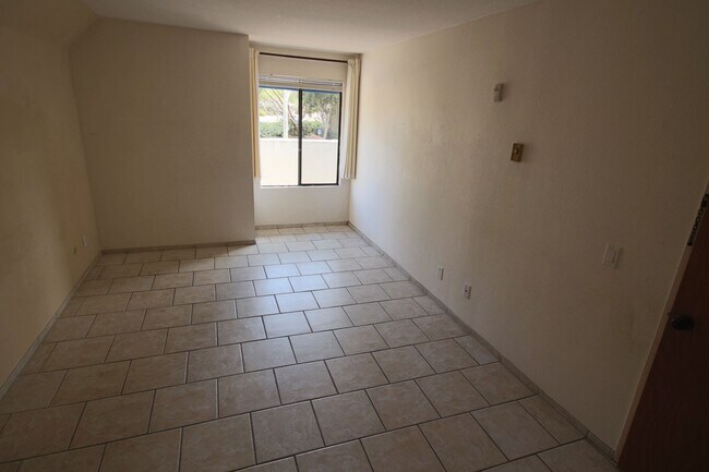 Building Photo - Best Priced 2 Bedroom Condo in the Heart of UTC