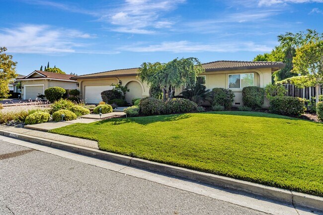 Building Photo - Spacious Saratoga Home with Great Outdoor ...