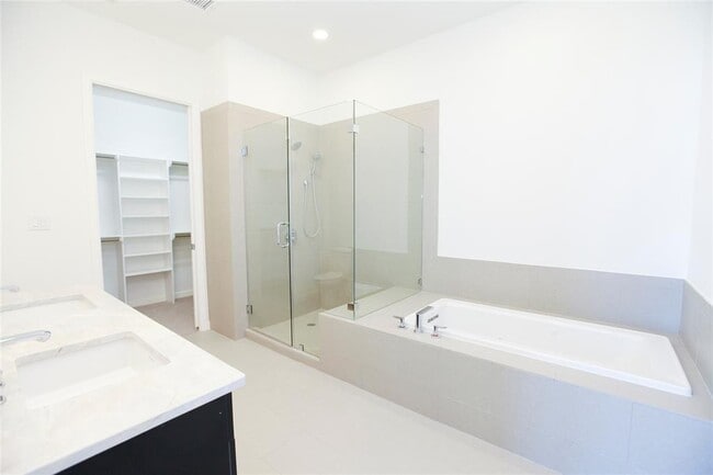 Building Photo - 4820 Caroline St