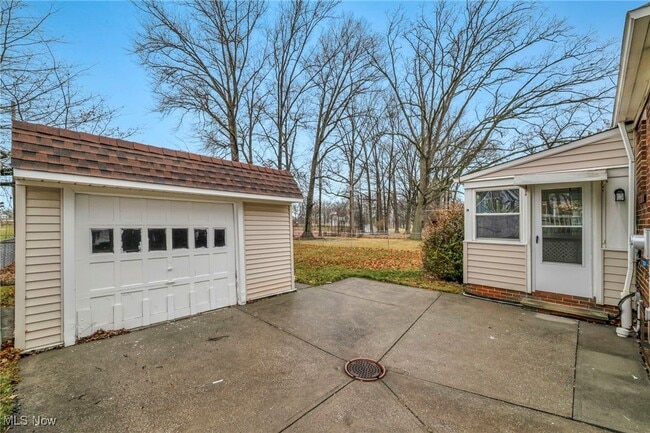 Building Photo - 766 E 232nd St