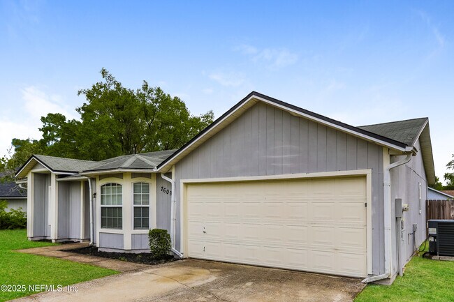 Building Photo - 7609 Dover Cliff Dr S