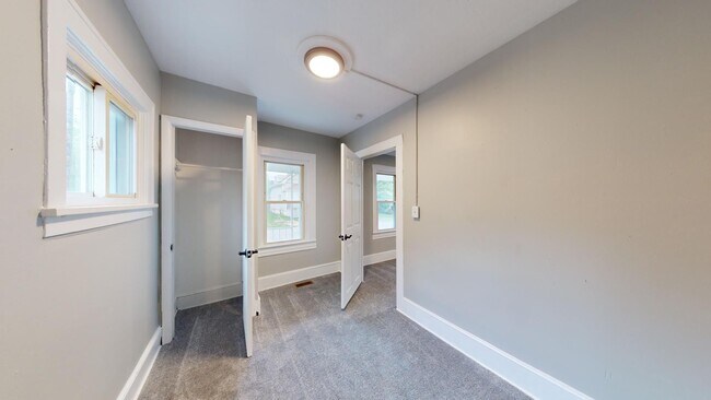 Building Photo - Renovated 3 bedroom home near the Airport