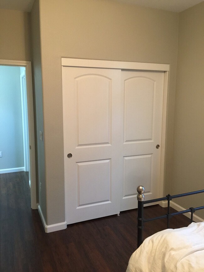 Building Photo - Low Maintenance Home Centrally Located wit...
