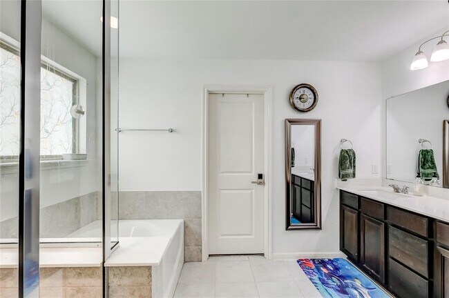 Building Photo - 728 Marbella Vista Way