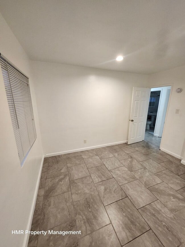 Building Photo - Beautiful remodel 3 bed 2 bath house