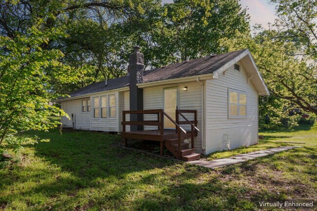 Building Photo - Charming 2-Bedroom Haven in Kansas City Northland!
