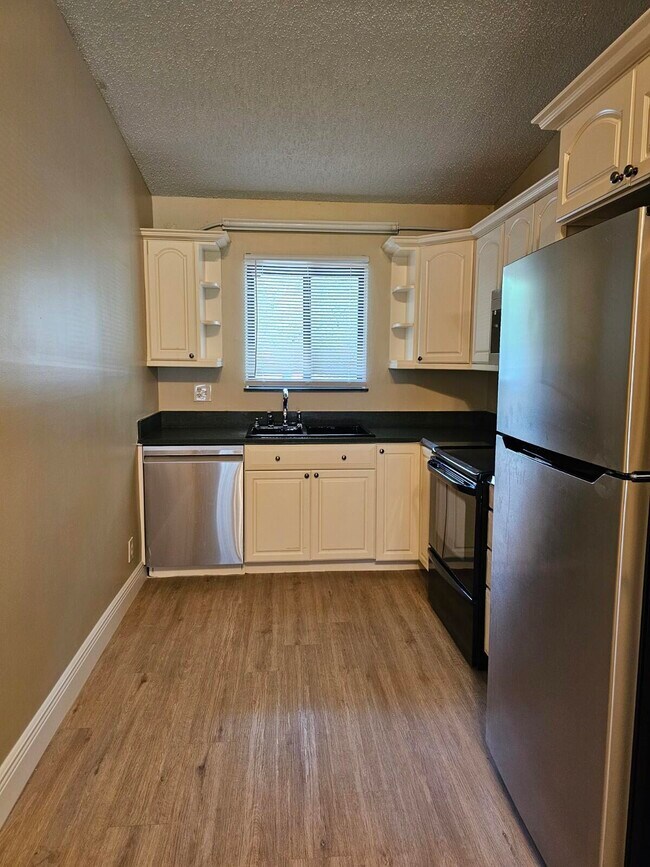 Building Photo - 2950 Olivewood Terrace