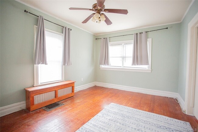 Building Photo - 249 E Walnut St