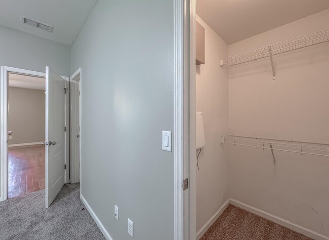 Building Photo - 1988 Green Castle Ln