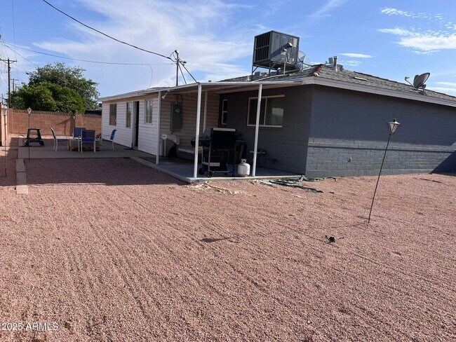 Building Photo - 1337 N 71st St