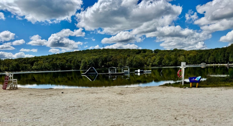 Building Photo - 1540 Lake Ln