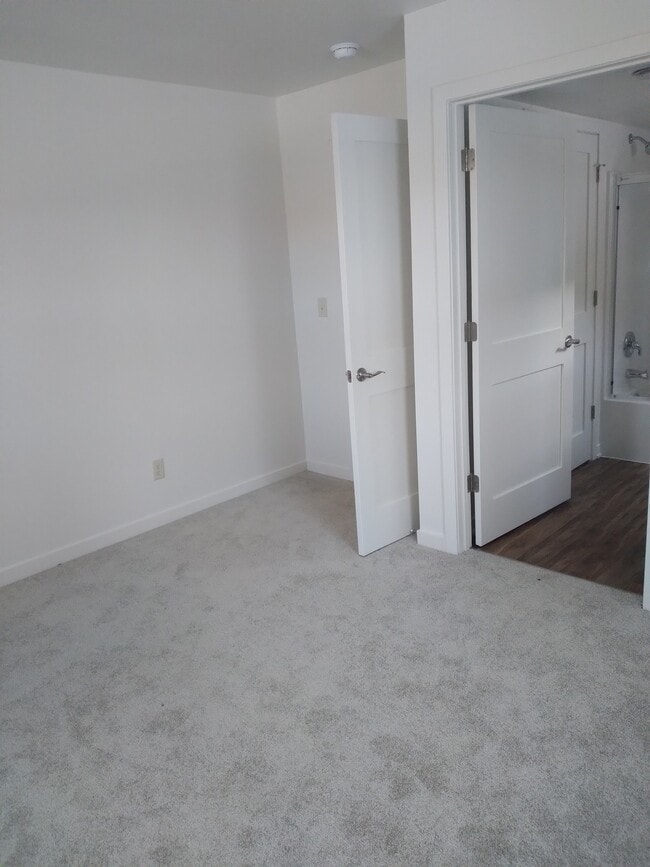 Building Photo - 2749 Hidden Dr