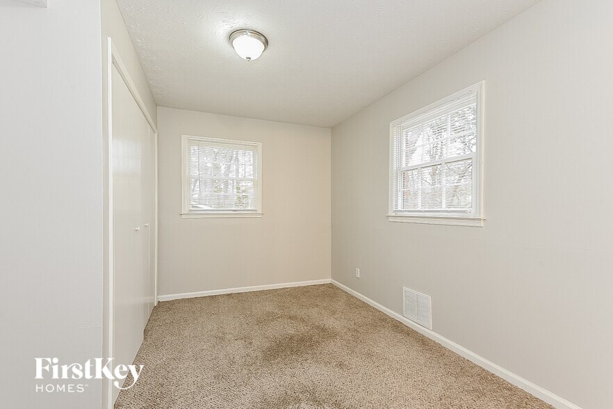 Building Photo - 2661 Oxbow Way SW