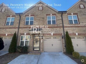 Building Photo - 3 Bedroom/ 2.5 bath Townhouse in Winston-S...