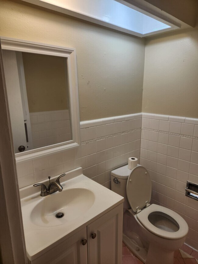 Building Photo - 615 S 1st St