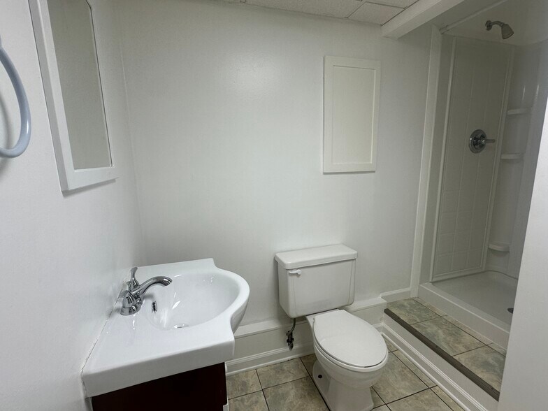 Bath - 103 Skyview Dr