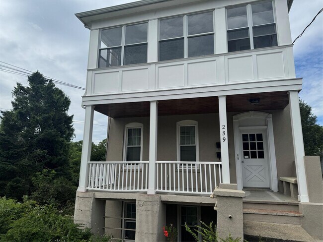 Building Photo - 259 Elwood Ave