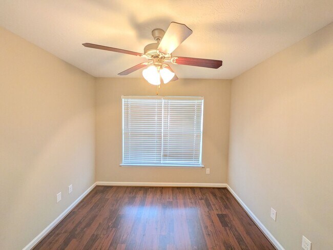 Building Photo - 264 Lynbrook Way