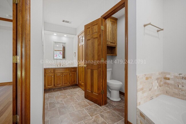 Building Photo - 2300 Brigadoon Dr