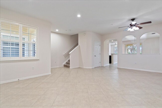 Building Photo - Gorgeous Light & Bright 3 Bedroom 2.5 Bath Townhome with Garage!!