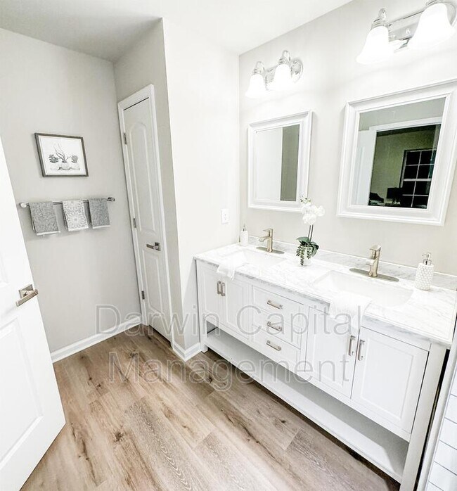 Building Photo - 945 Woodview Ct