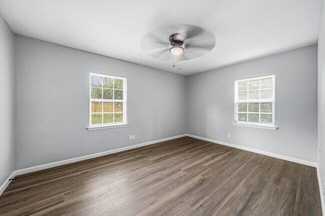 Building Photo - 5859 Flamingo Dr