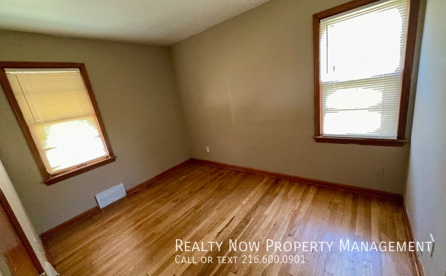 Building Photo - 5200 Miller Ave
