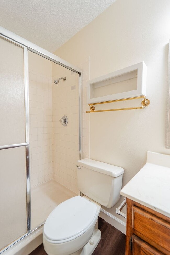 Building Photo - 3 Bed, 2 Bath with a beautiful view of the wooded back yard!!