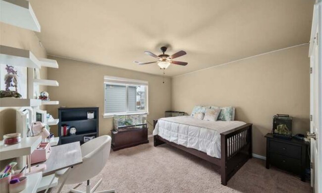 Building Photo - Teheleh Welcomes You Home to This 5 Bed Be...
