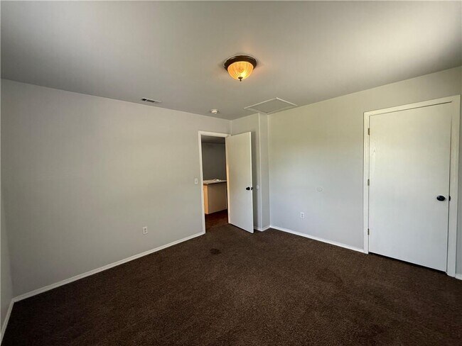 Building Photo - 8148 Randall Ln