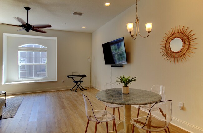 Building Photo - 7233 101st Ln