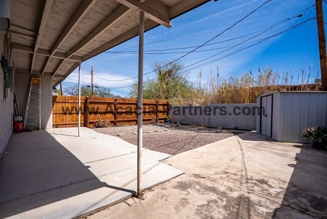 Building Photo - Two Bedroom Home with Guest House