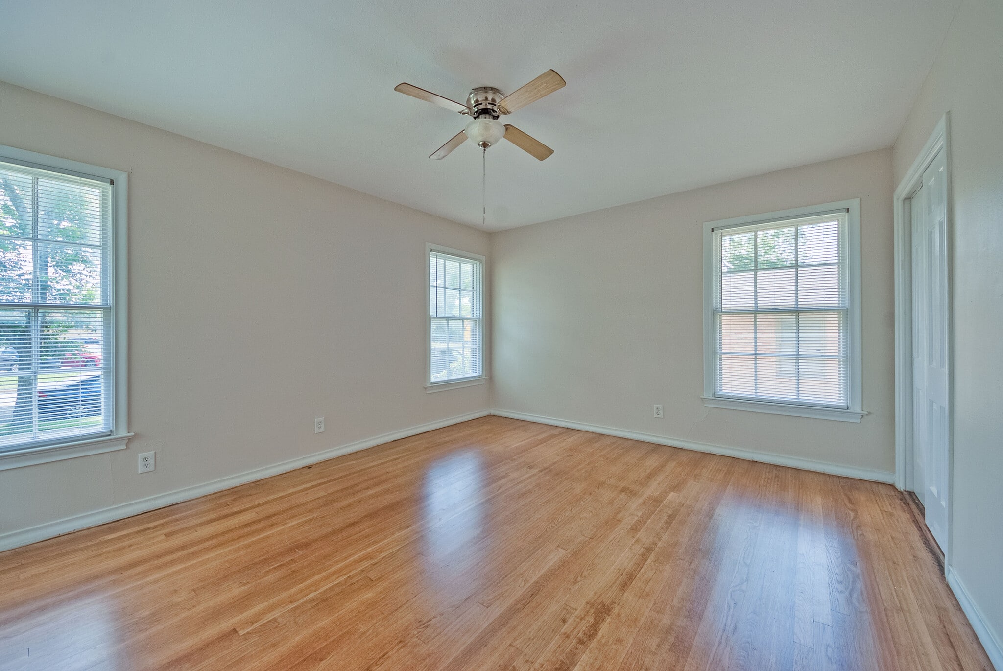 Building Photo - 1653 Mariposa Dr