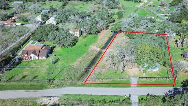 Building Photo - 690 County Rd 219