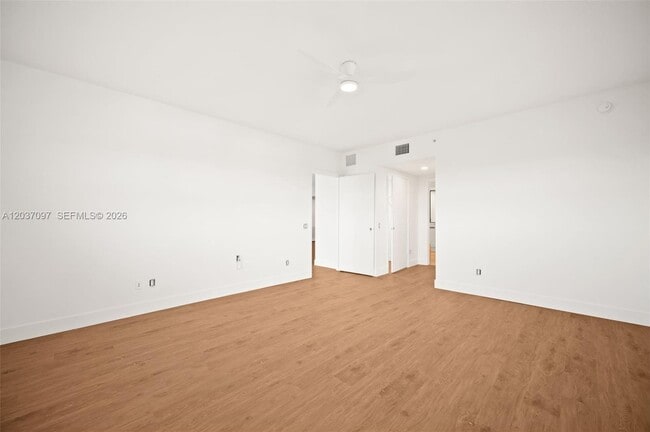 Building Photo - 14951 Royal Oaks Ln