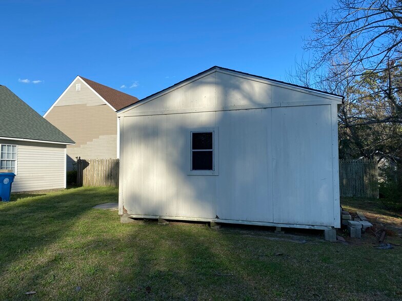 Building Photo - 2410 Bradford St