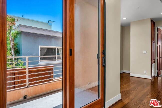 Building Photo - 308 Gull St