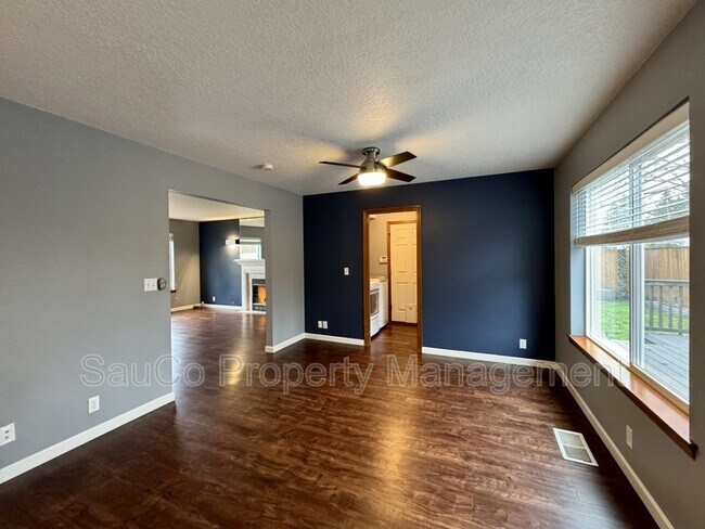 Building Photo - 741 SE Camellia Ct