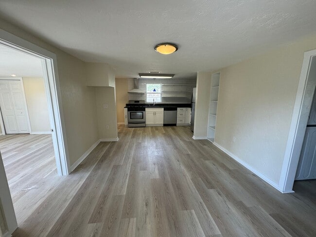 Building Photo - Remodeled 3/2 in the Heart of Gainesville!