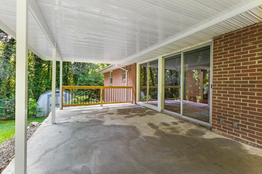 Building Photo - 68 Wilshire Dr