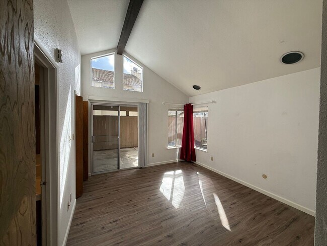 Building Photo - Executive 2-bedroom condo in gated community!