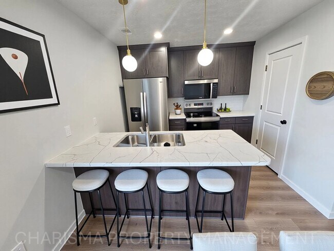 Building Photo - Tunis Drive Townhomes