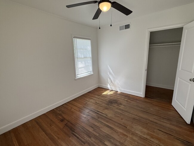 Building Photo - 914 Stratford Rd