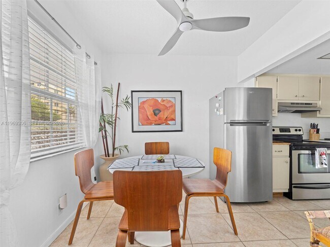 Building Photo - 3220 NE 10th St