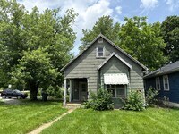 Building Photo - 2300 E Memorial Dr