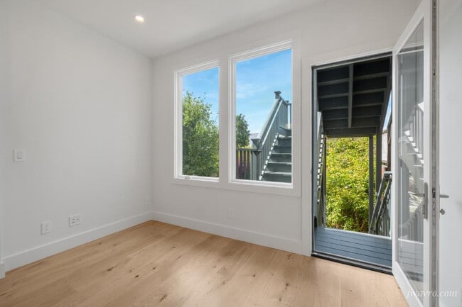 Building Photo - 80 28th St