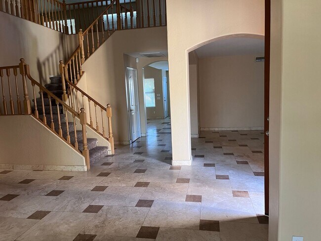 Building Photo - 4746 W Carla Vista Dr