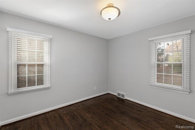 Building Photo - 3221 Shenandoah Dr