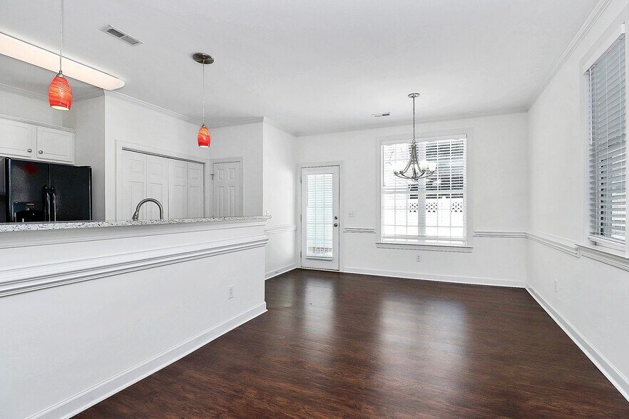 Kitchen - 35 McCurdy St NW